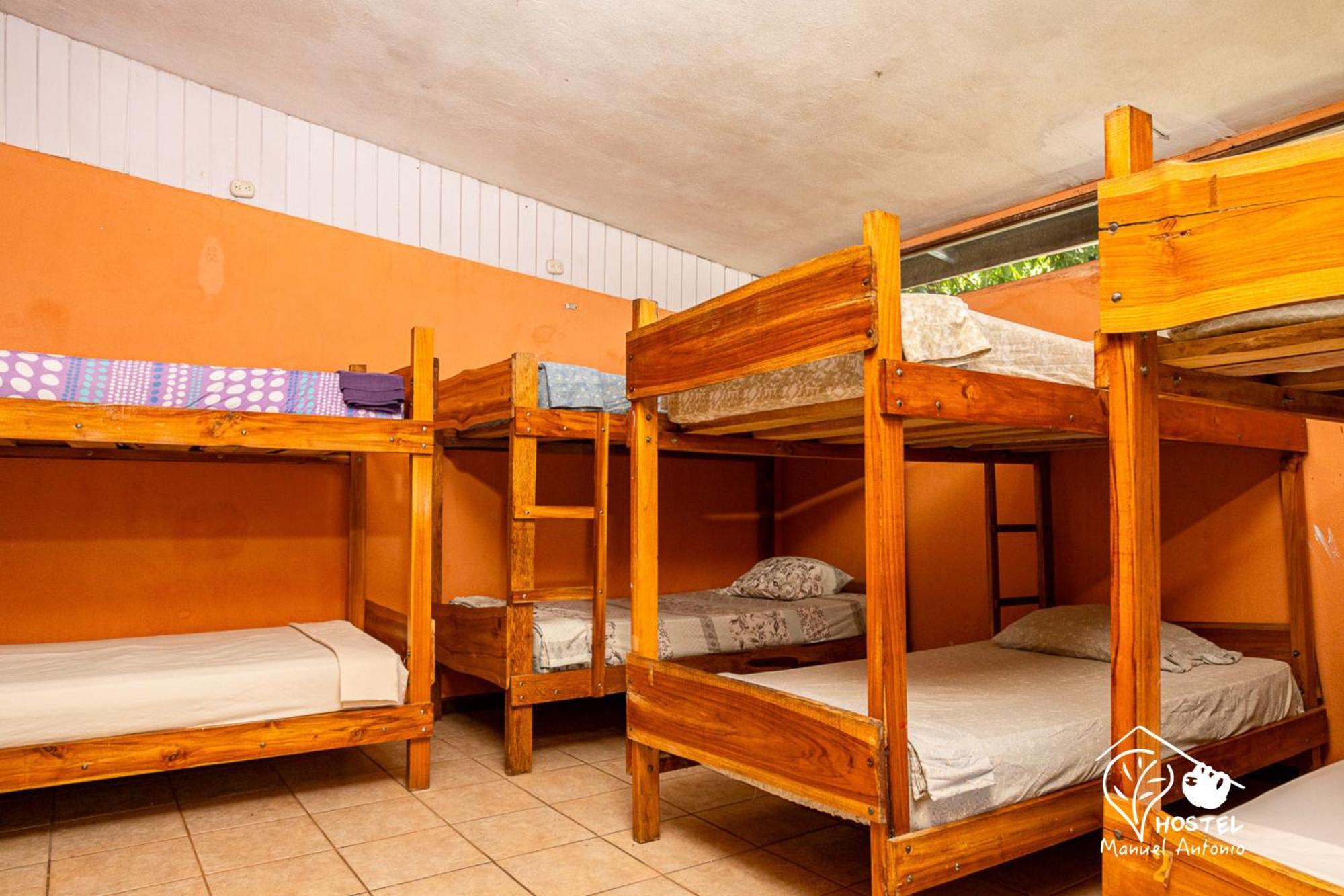 Manuel Antonio Hostel Exterior photo