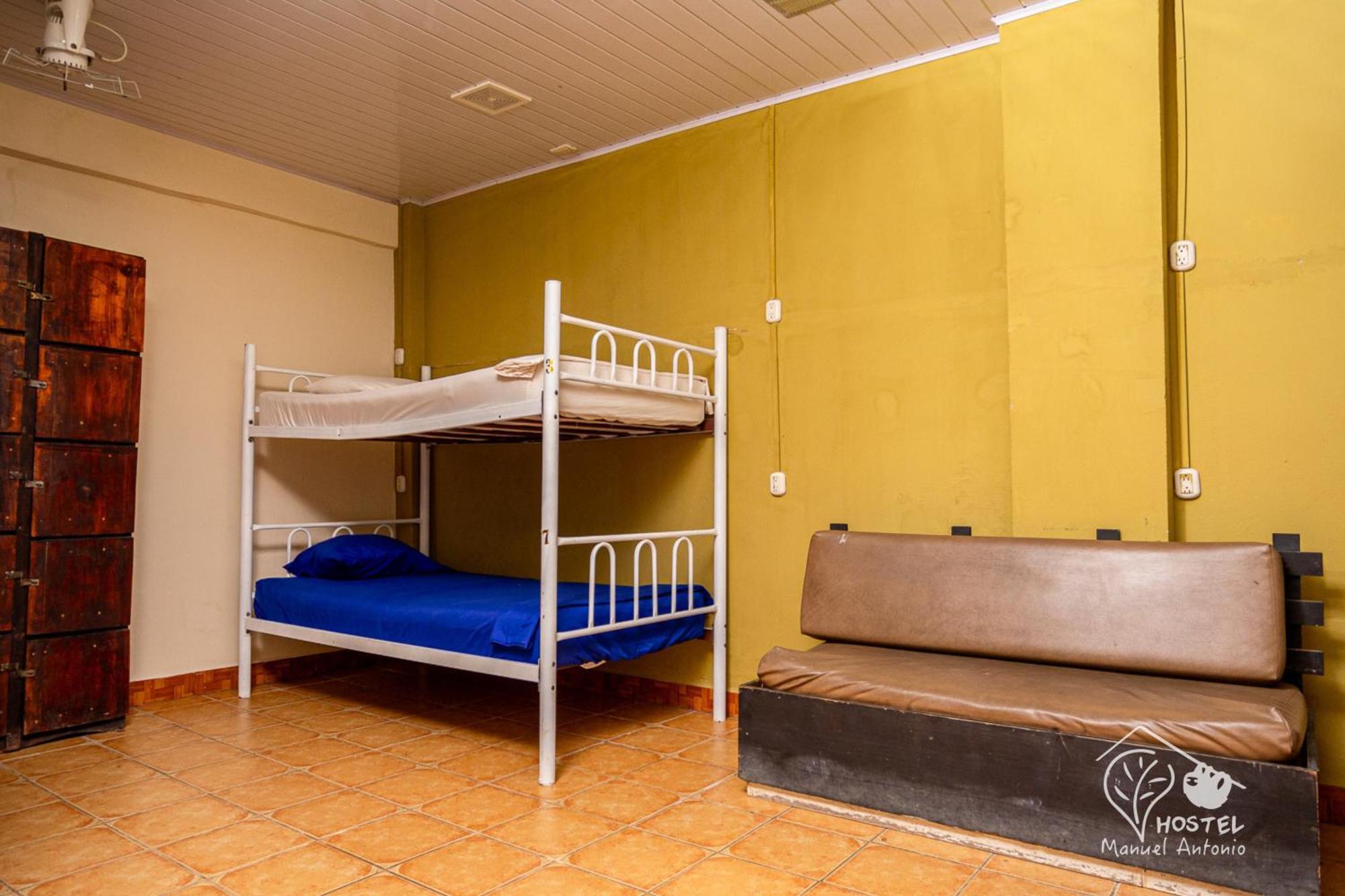 Manuel Antonio Hostel Exterior photo