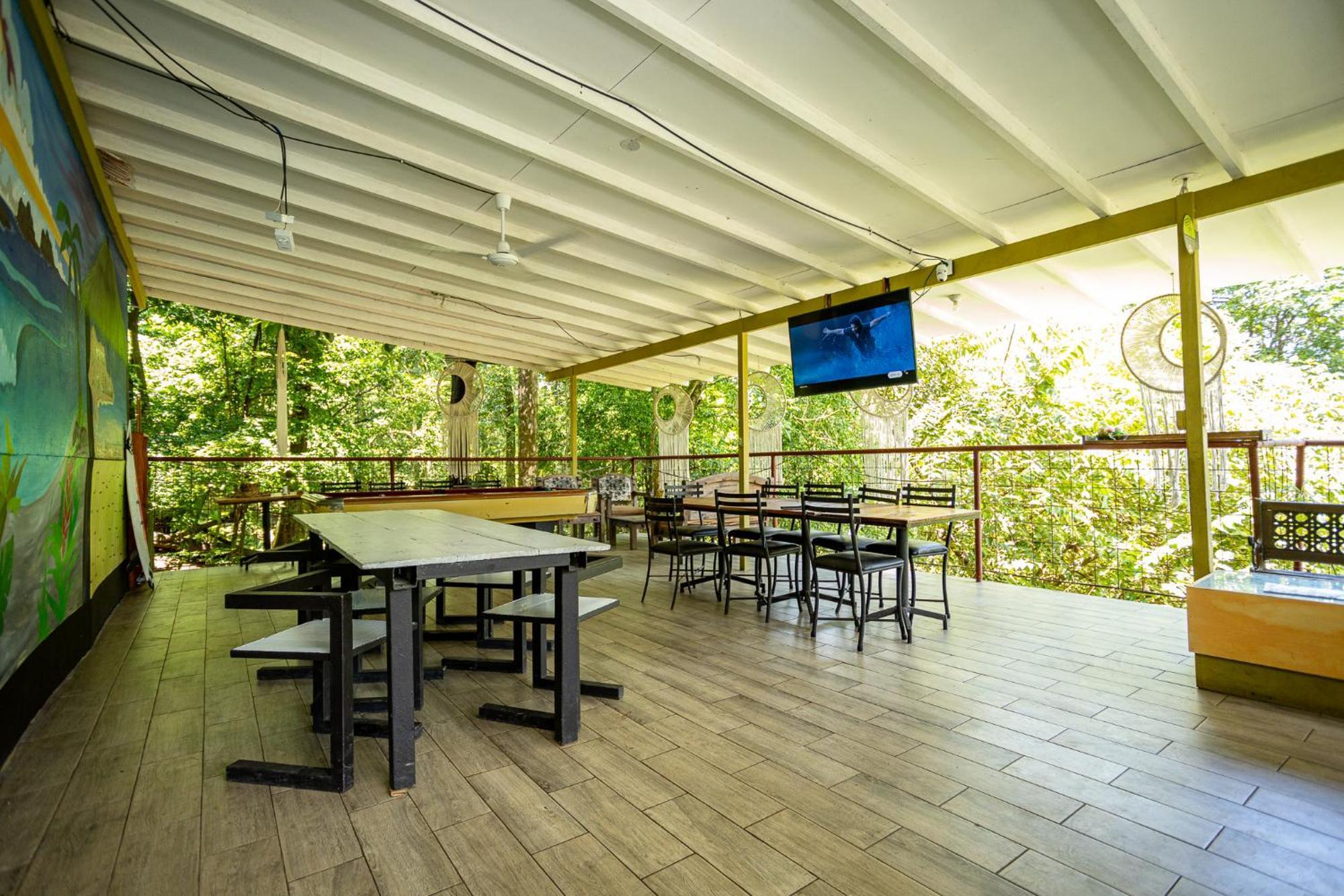 Manuel Antonio Hostel Exterior photo
